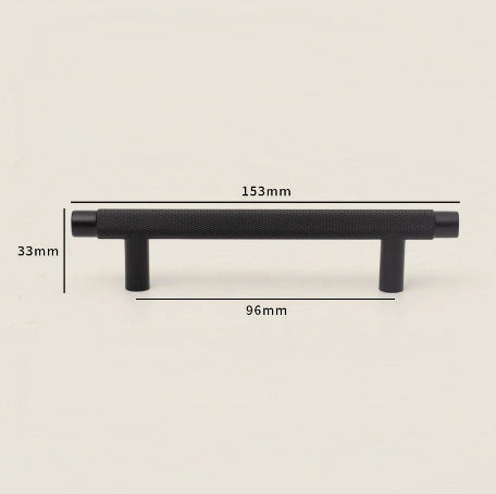Räfflat kökshandtag Fors i matt svart, 96 mm c/c och 153 mm total längd